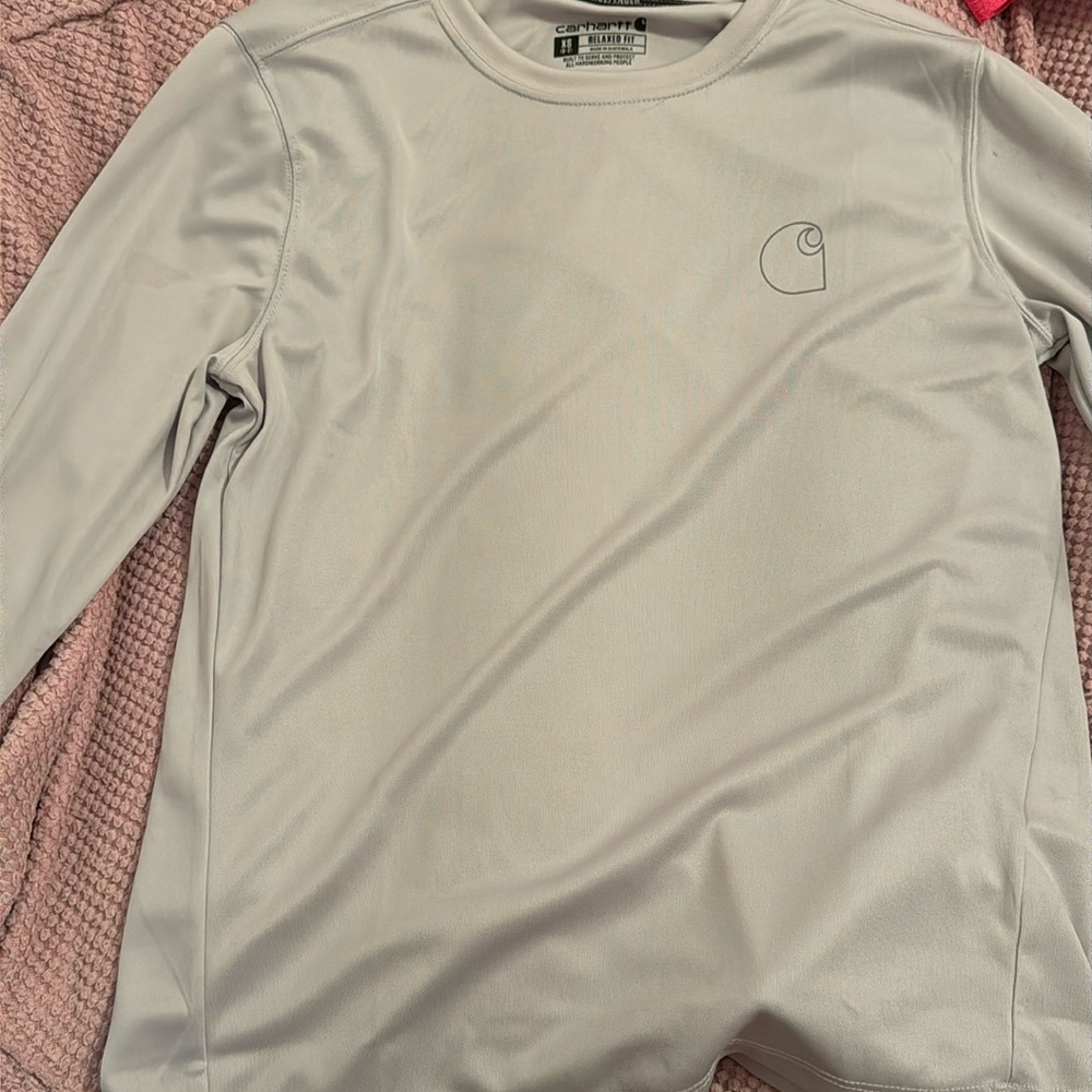 is a relaxed fit and is good to keep you cool in the summer